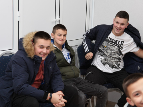 FOTO: Sveti Nikola razveselio najmlađe u župi Rumboci