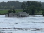 Ogromne poplave u Australiji, voda nosila kuće