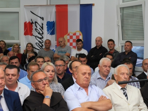 FOTO: U Doljanima predstavljena knjiga ''Hrvati Jablanice: prošlost, sadašnjost, budućnost''