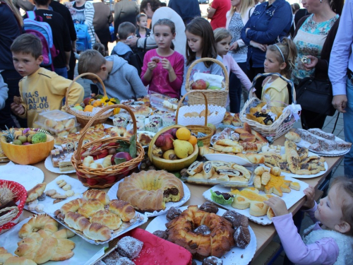 FOTO: Dani kruha u OŠ Marka Marulića Prozor