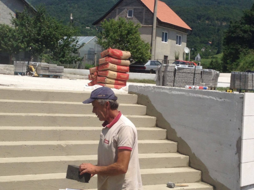 FOTO: Radovi na spomen obilježju poginulim braniteljima na Uzdolu