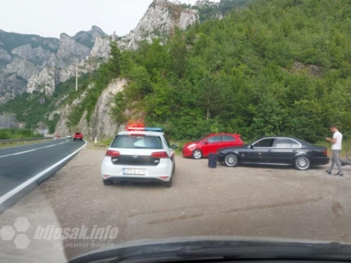 Auto sletio s ceste na putu Jablanica - Mostar