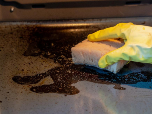 Kako očistiti pećnicu bez kemikalija i ribanja - nije soda, a nije ni ocat