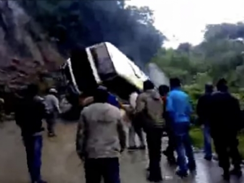 Gvatemala: Autobus se srušio u provaliju