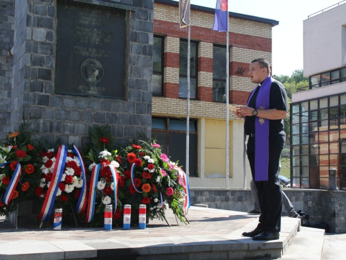 FOTO: Polaganjem vijenaca i svečanom sjednicom započelo obilježavanje Dana općine