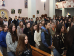 FOTO: Križni put mladih Fojničkog arhiđakonata u župi Rama-Šćit