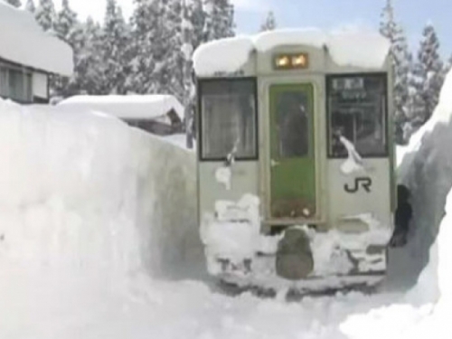 U Japanu napadalo 3,4 metra snijega, 50 mrtvih