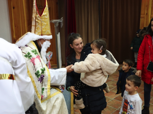 FOTO: Sv. Nikola i ove godine razveselio djecu u župi Rama-Šćit