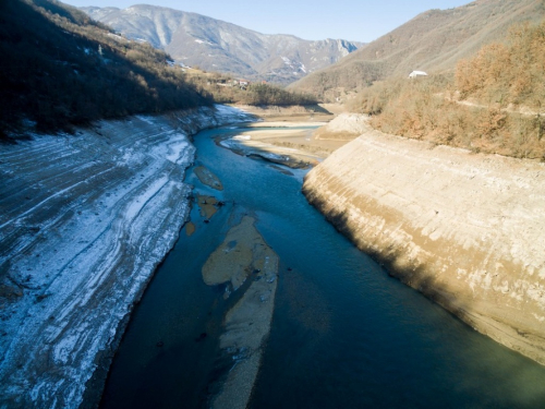 FOTO/VIDEO: Jablaničko jezero povuklo se iz Donje Rame