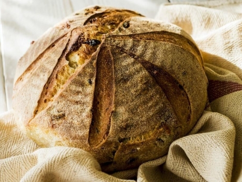 Domaći kruh koji miriše na bakinu kuhinju - nekada su ga svi pekli po istom receptu