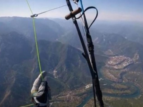 VIDEO| Pogledajte kako izgleda let paraglajderom od Sarajeva do Mostara