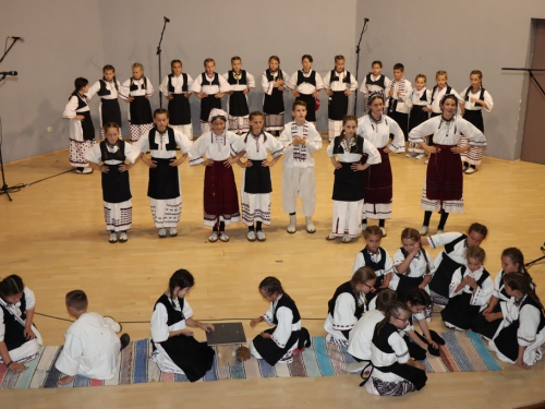 FOTO/VIDEO: Škola folklora u Prozoru koncertom predstavila svoj rad