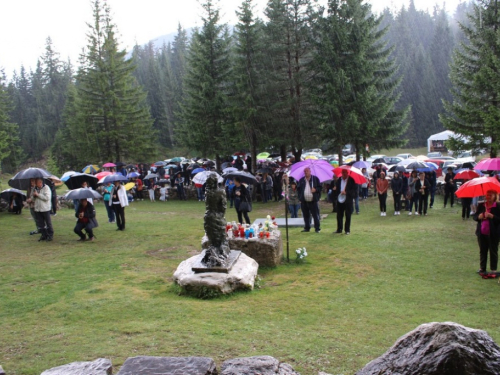 FOTO/VIDEO: Na Vranu služena sv. misa za poginule duvandžije