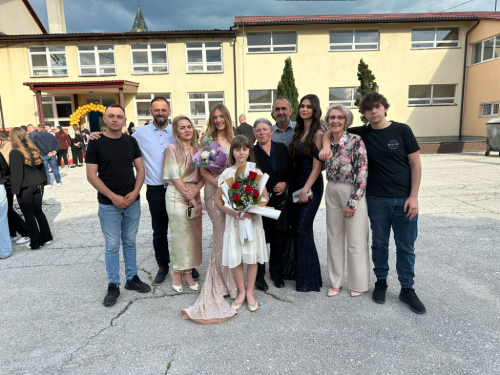 FOTO/VIDEO: Uskoplje ispratilo 63 maturanta, među njima i 9 iz Rame
