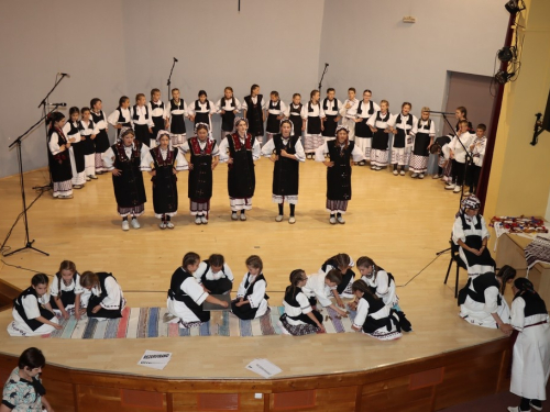 FOTO/VIDEO: Škola folklora u Prozoru koncertom predstavila svoj rad