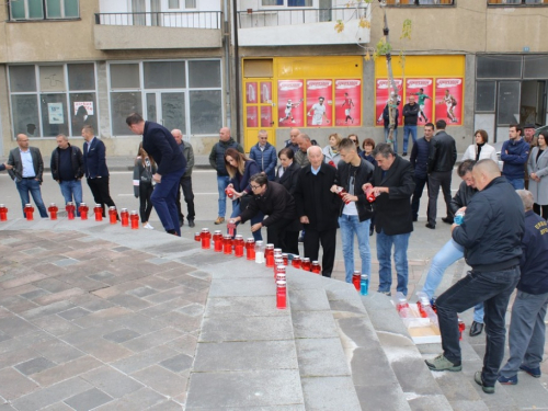 FOTO: Povodom Svih svetih u Prozoru zapaljene svijeće za poginule i preminule branitelje