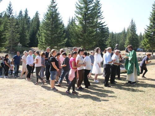 FOTO: Na Vranu služena sv. misa za poginule duvandžije