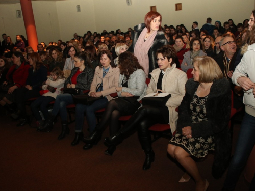 FOTO: Srednjoškolska priredba povodom Valentinova