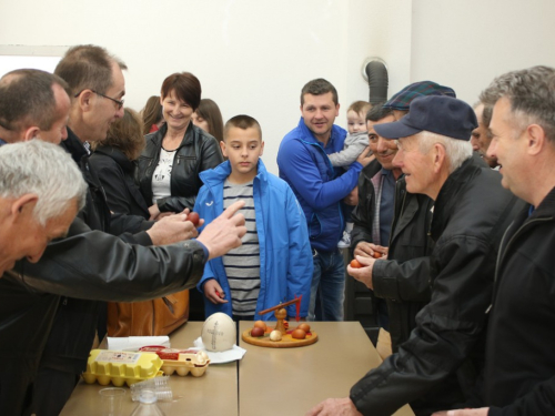 FOTO: Na Orašcu održan turnir u tucanju jaja