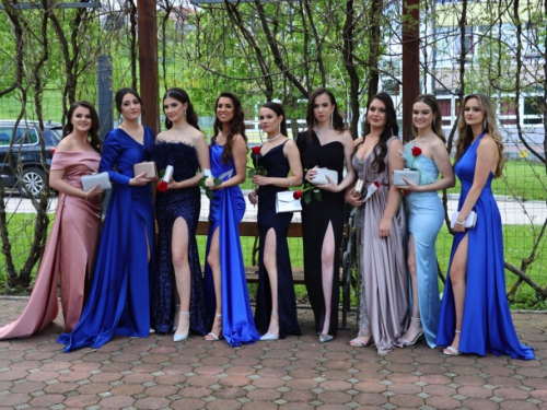FOTO/VIDEO: Matura 2023. - Defile mladosti na ulicama Prozora