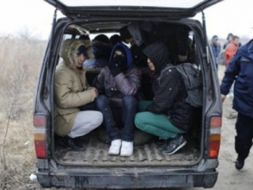 Kupres: U kombi 'strpao' 16 migranata