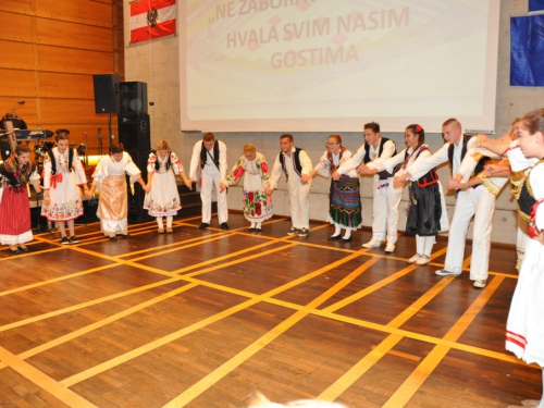 FOTO: 8. susret iseljenih župljana župe Uzdol u Innsbrucku