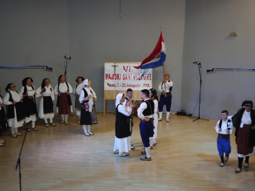 FOTO/VIDEO: Večer folklora u Prozoru