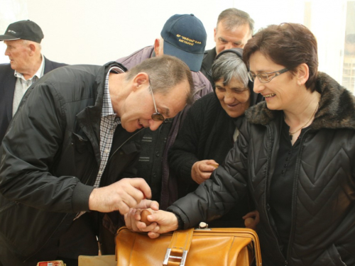 FOTO: Na Orašcu održan turnir u tucanju jaja