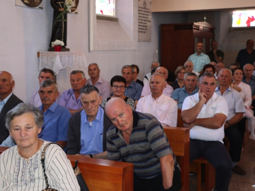 FOTO: Zlatna misa mons. Ante Meštrovića i Dan posvete crkve i duhovnih zvanja u župi Prozor