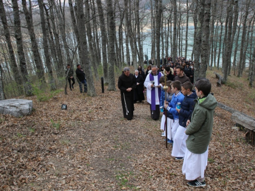 FOTO: Put križa kroz fratarski gaj na Šćitu