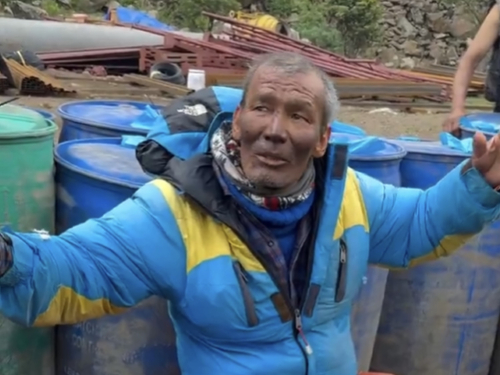 Skoro tjedan dana praživio na Everestu bez vode, hrane i kisika. Spašen je
