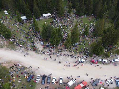 FOTO/VIDEO: Tisuće vjernika na Kedžari proslavilo Divin dan