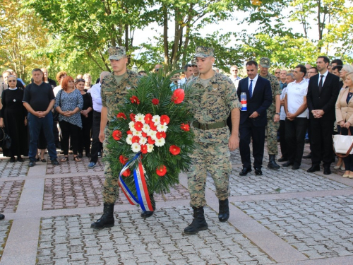 FOTO/VIDEO: Na Uzdolu obilježena 22. obljetnica stravičnog pokolja nad Hrvatima