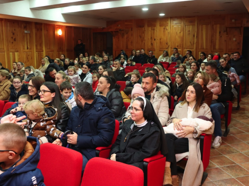 FOTO: Sv. Nikola i ove godine razveselio djecu u župi Rama-Šćit
