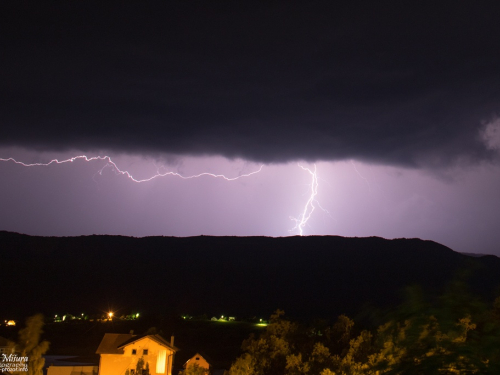 FOTO/VIDEO: Munje parale nebo nad Ramom