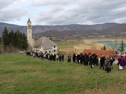 FOTO: Put križa kroz fratarski gaj na Šćitu