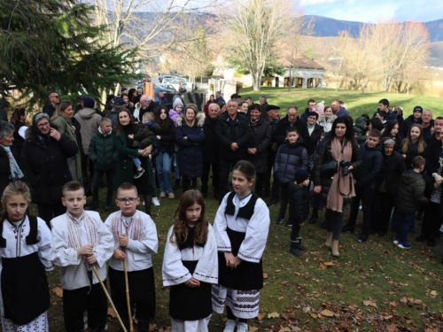 FOTO: Na Šćitu uprizorene žive jaslice