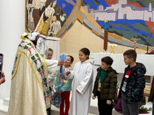 Sv. Nikola posjetio djecu na Orašcu
