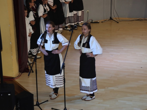 FOTO/VIDEO: Večer folklora u Prozoru