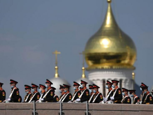 Ljuti na Putina zbog vojne parade dok virus divlja zemljom