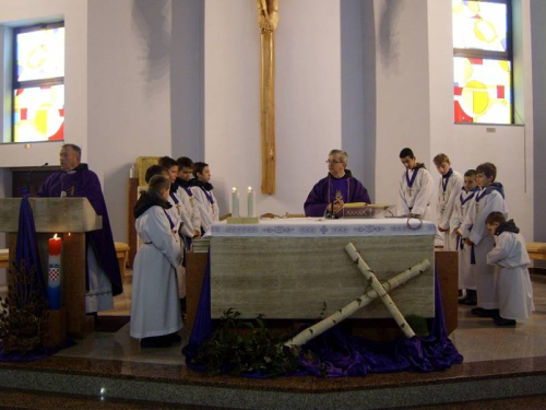 FOTO: Provincijal fra Lovro Gavran predvodio misu i Križni put na Uzdolu