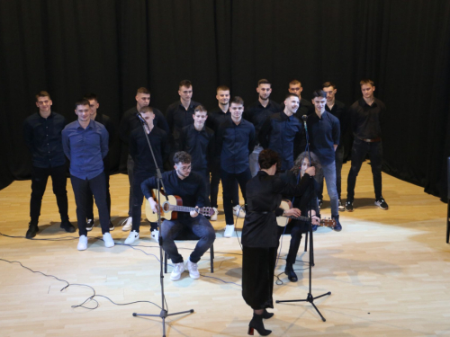 FOTO: Valentinovo u Prozoru - Maturanti priredili nezaboravnu večer