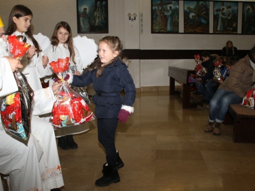 ​FOTO: Sv. Nikola s radošću dočekan u župi Rumboci