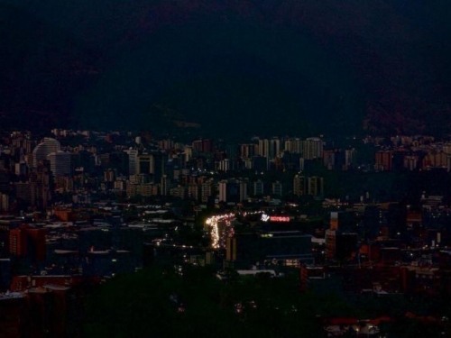 Venezuela u mraku, Maduro i Guaido pozvali na prosvjede