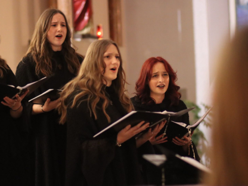 Veličanstvena završnica u Rami: ''Čuvarice'' koncertom u Prozoru zaključile korizmenu turneju