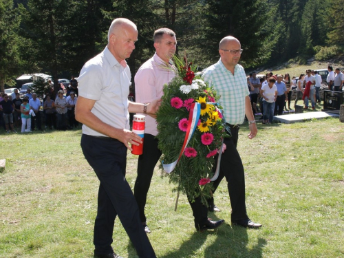 FOTO/VIDEO: Na Vran planini služena misa za poginule duvandžije