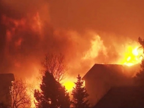 Stotine kuća uništene u požarima u Coloradu