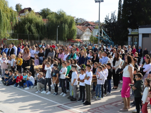 FOTO: Dani kruha u OŠ Marka Marulića Prozor