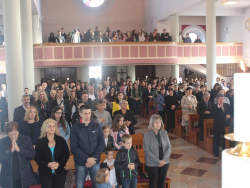 FOTO: Misijska prodajna izložba u župi Prozor