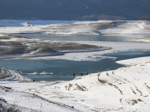 FOTO: Minusi počeli lediti Ramsko jezero